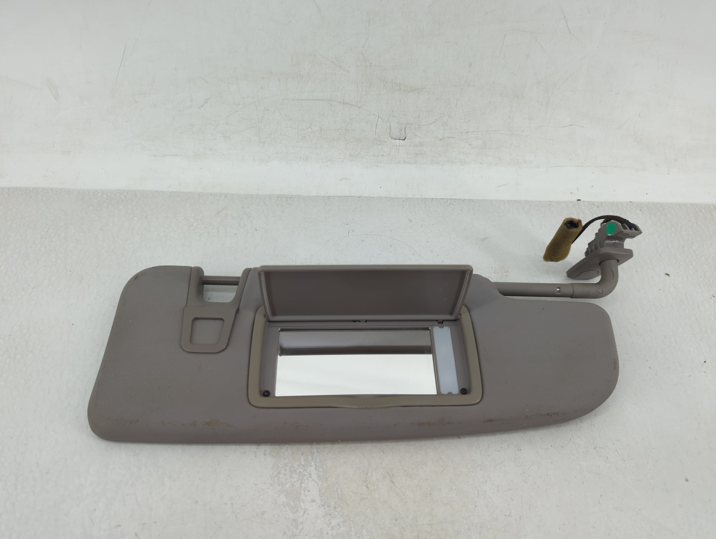 2017 Alfa Romeo Giulia Sun Visor Shade Replacement Passenger Right Mirror Fits OEM Used Auto Parts - Oemusedautoparts1.com