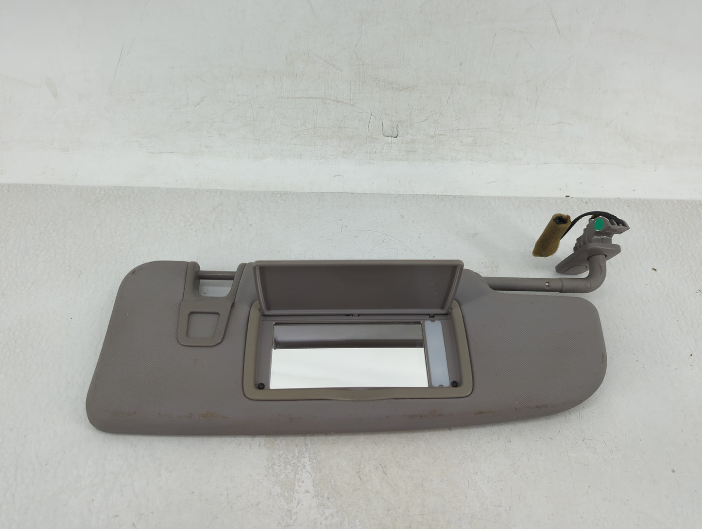 2017 Alfa Romeo Giulia Sun Visor Shade Replacement Passenger Right Mirror Fits OEM Used Auto Parts - Oemusedautoparts1.com