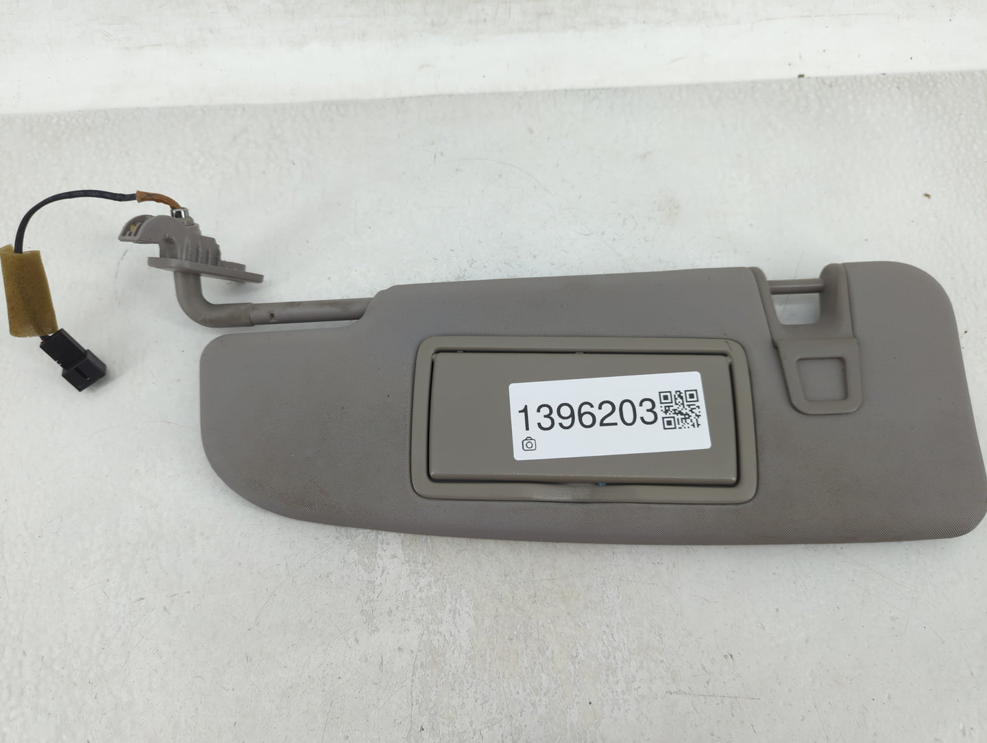 2017 Alfa Romeo Giulia Sun Visor Shade Replacement Driver Left Mirror Fits OEM Used Auto Parts - Oemusedautoparts1.com