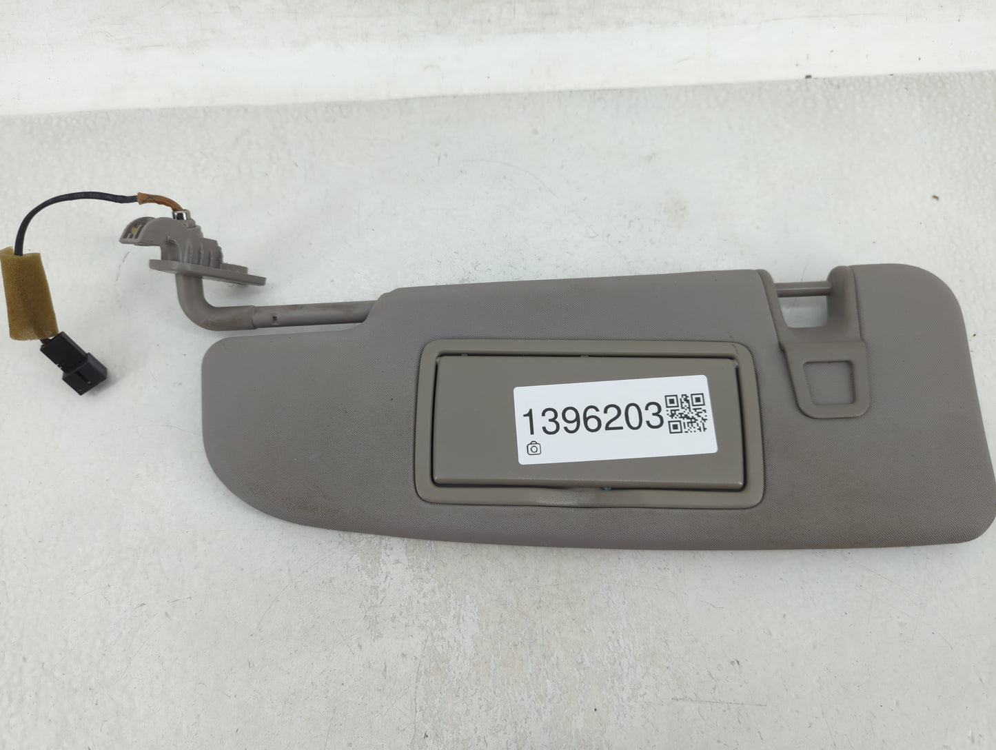 2017 Alfa Romeo Giulia Sun Visor Shade Replacement Driver Left Mirror Fits OEM Used Auto Parts - Oemusedautoparts1.com