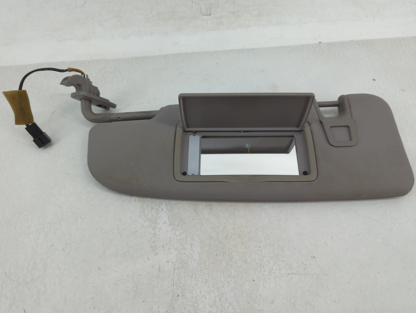 2017 Alfa Romeo Giulia Sun Visor Shade Replacement Driver Left Mirror Fits OEM Used Auto Parts - Oemusedautoparts1.com