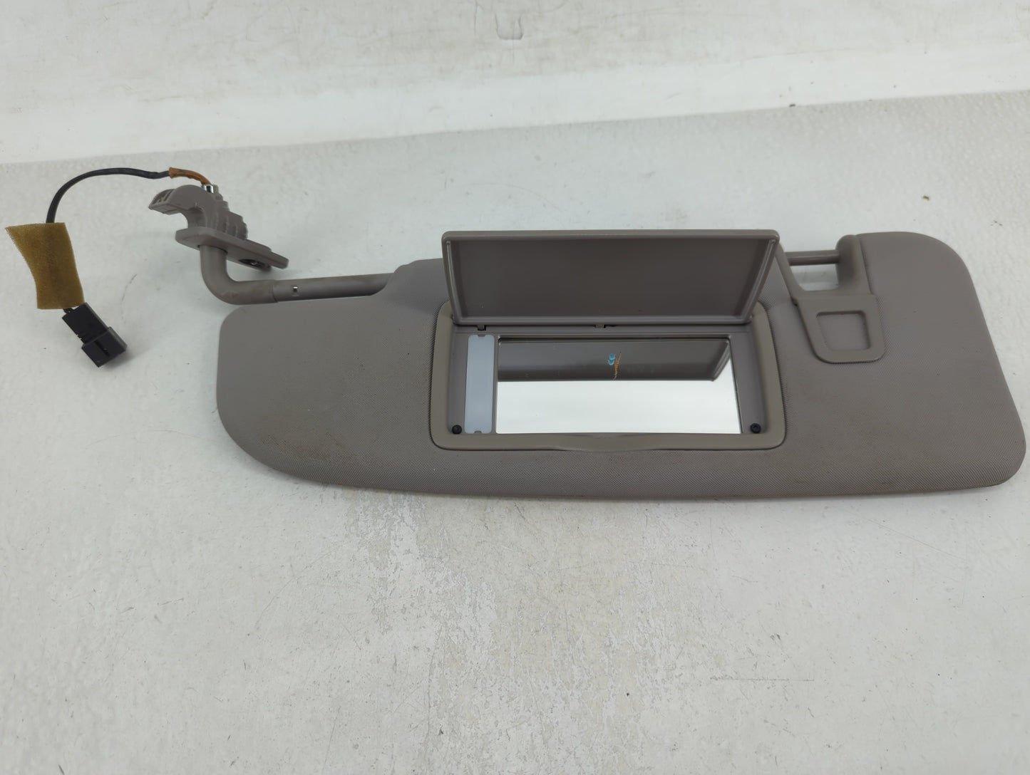 2017 Alfa Romeo Giulia Sun Visor Shade Replacement Driver Left Mirror Fits OEM Used Auto Parts - Oemusedautoparts1.com