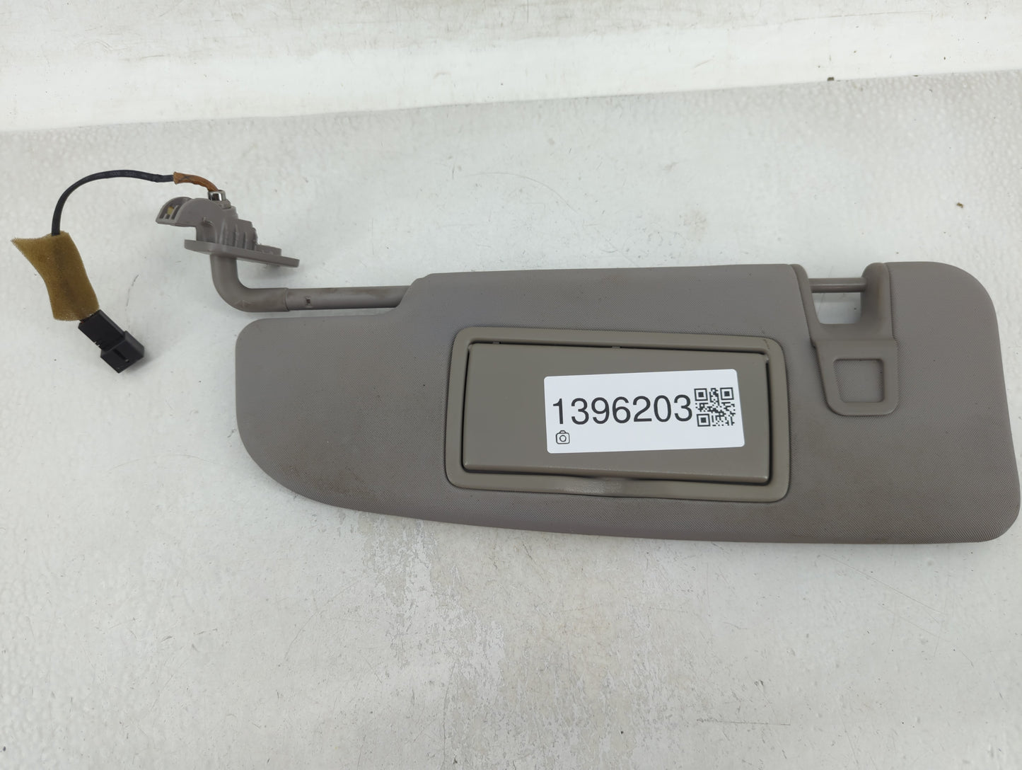2017 Alfa Romeo Giulia Sun Visor Shade Replacement Driver Left Mirror Fits OEM Used Auto Parts - Oemusedautoparts1.com