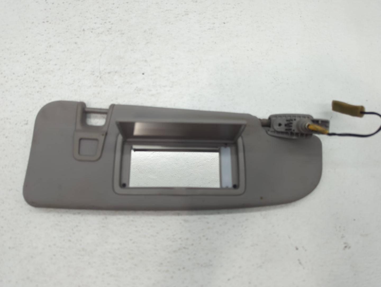 2017 Alfa Romeo Giulia Sun Visor Shade Replacement Passenger Right Mirror Fits OEM Used Auto Parts - Oemusedautoparts1.com