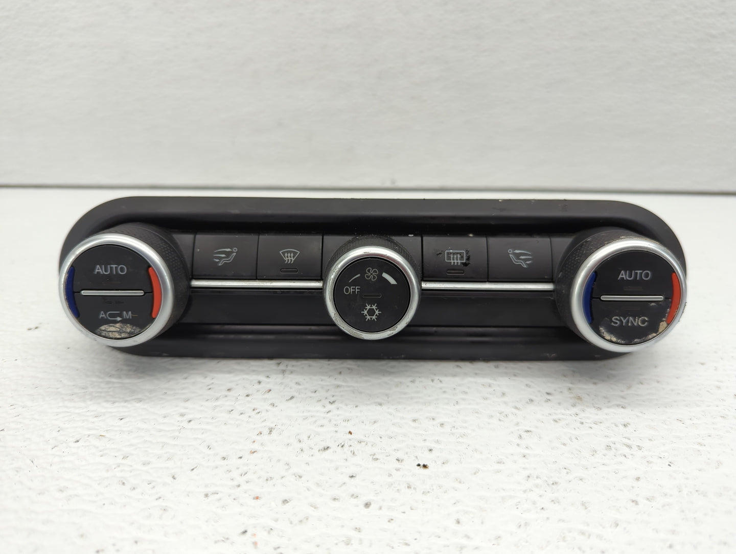 2018 Alfa Romeo Giulia Climate Control Module Temperature AC/Heater Replacement P/N:01561303470 Fits OEM Used Auto Parts - O