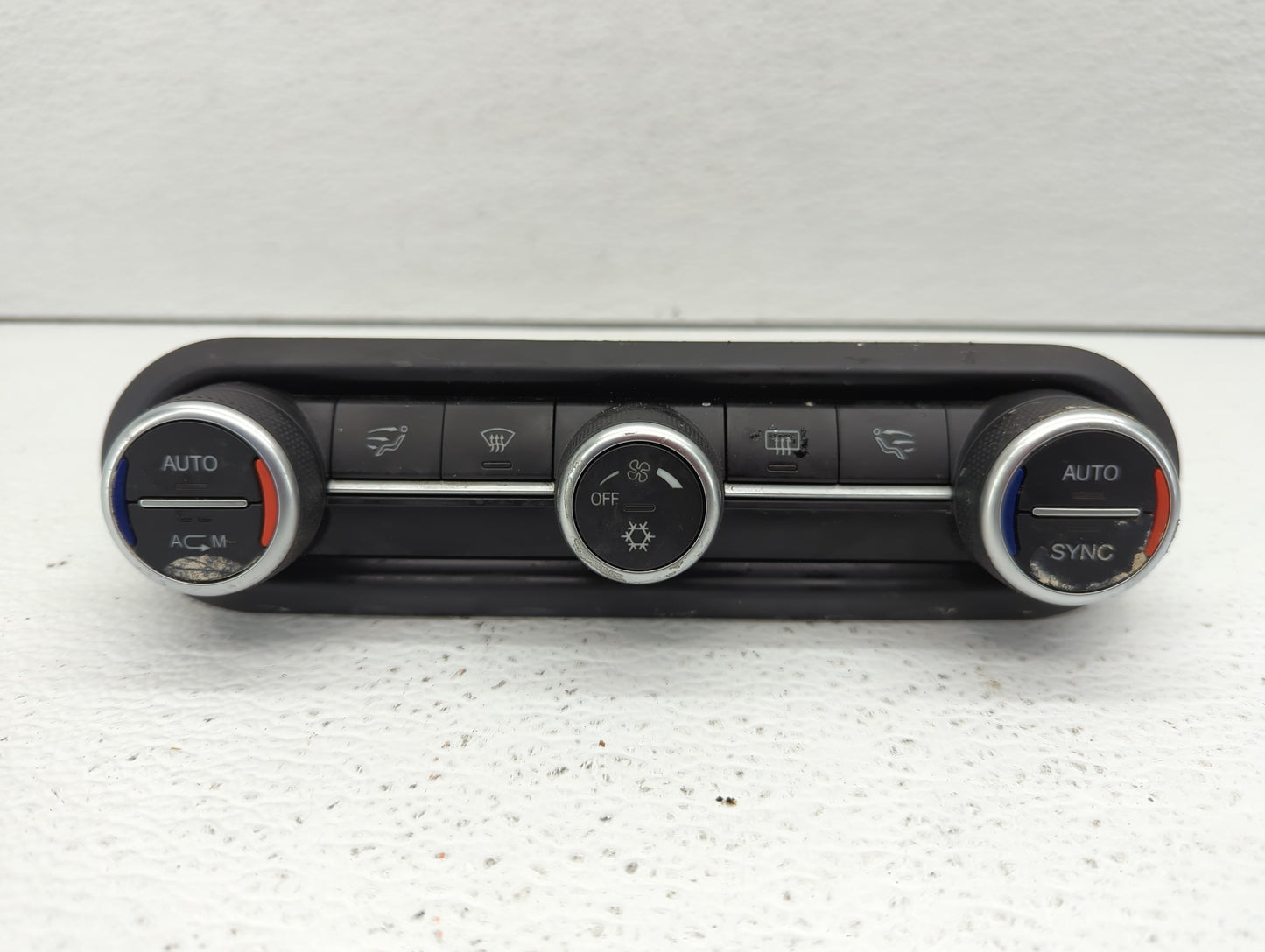 2018 Alfa Romeo Giulia Climate Control Module Temperature AC/Heater Replacement P/N:01561303470 Fits OEM Used Auto Parts - O