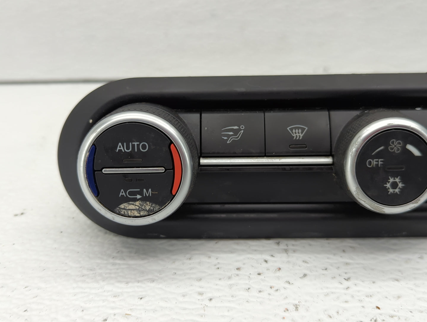2018 Alfa Romeo Giulia Climate Control Module Temperature AC/Heater Replacement P/N:01561303470 Fits OEM Used Auto Parts - O