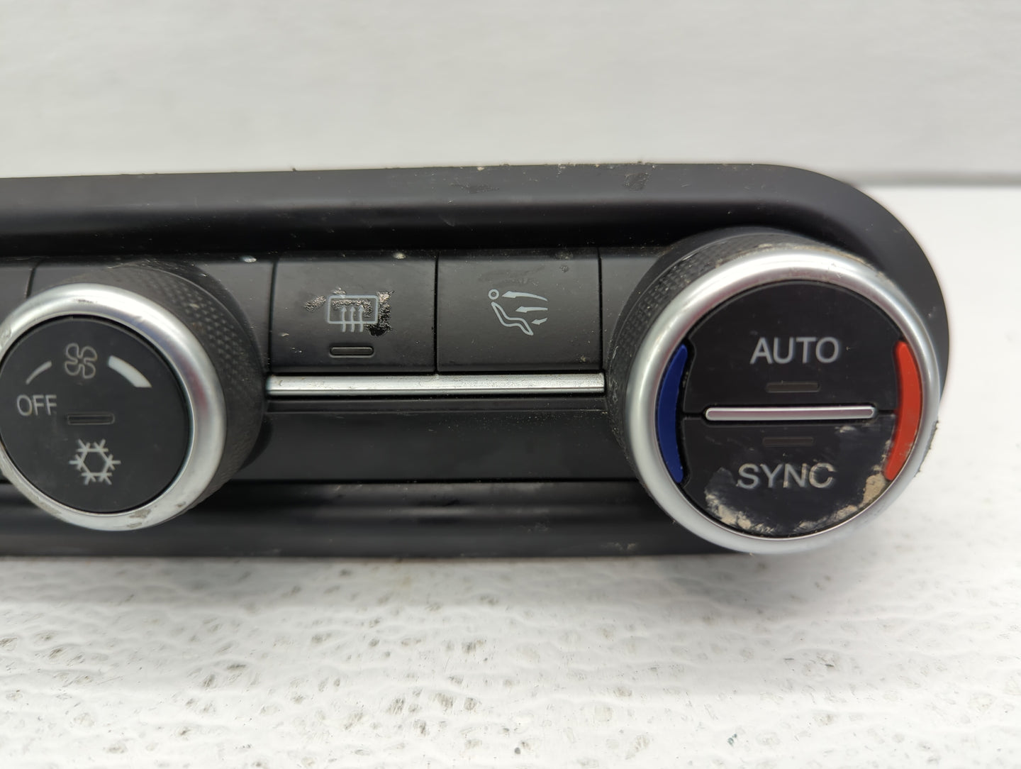 2018 Alfa Romeo Giulia Climate Control Module Temperature AC/Heater Replacement P/N:01561303470 Fits OEM Used Auto Parts - O