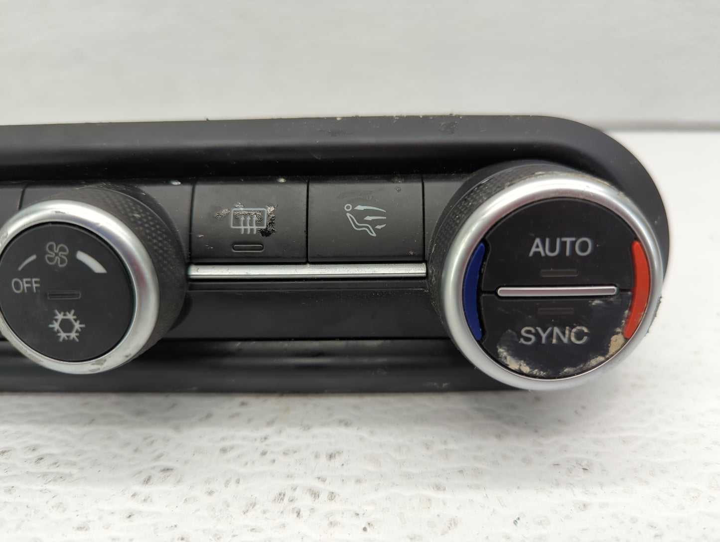 2018 Alfa Romeo Giulia Climate Control Module Temperature AC/Heater Replacement P/N:01561303470 Fits OEM Used Auto Parts - O