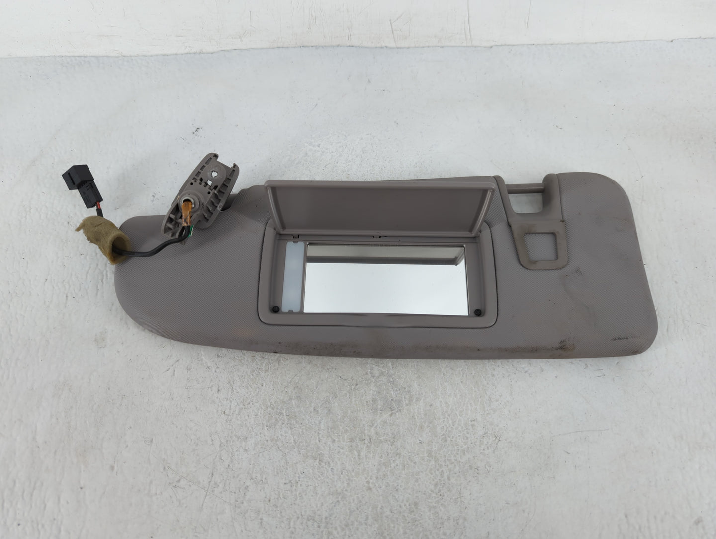 2017 Alfa Romeo Giulia Sun Visor Shade Replacement Driver Left Mirror Fits OEM Used Auto Parts - Oemusedautoparts1.com