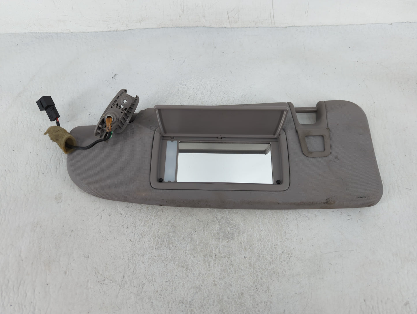2017 Alfa Romeo Giulia Sun Visor Shade Replacement Driver Left Mirror Fits OEM Used Auto Parts - Oemusedautoparts1.com