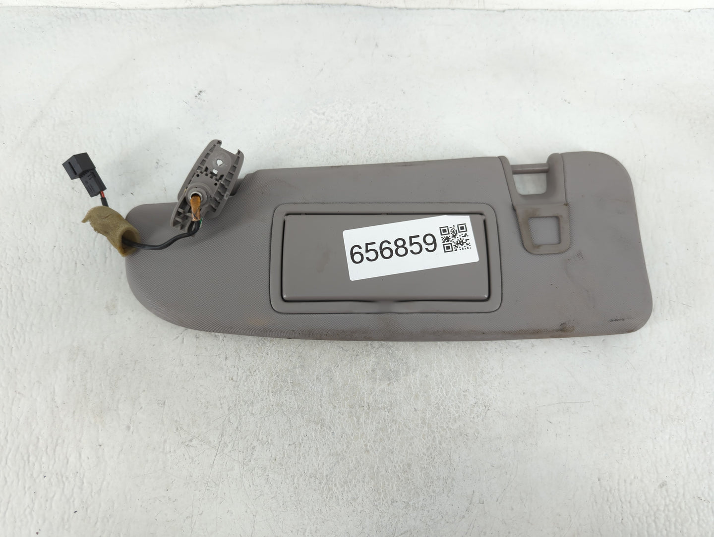 2017 Alfa Romeo Giulia Sun Visor Shade Replacement Driver Left Mirror Fits OEM Used Auto Parts - Oemusedautoparts1.com