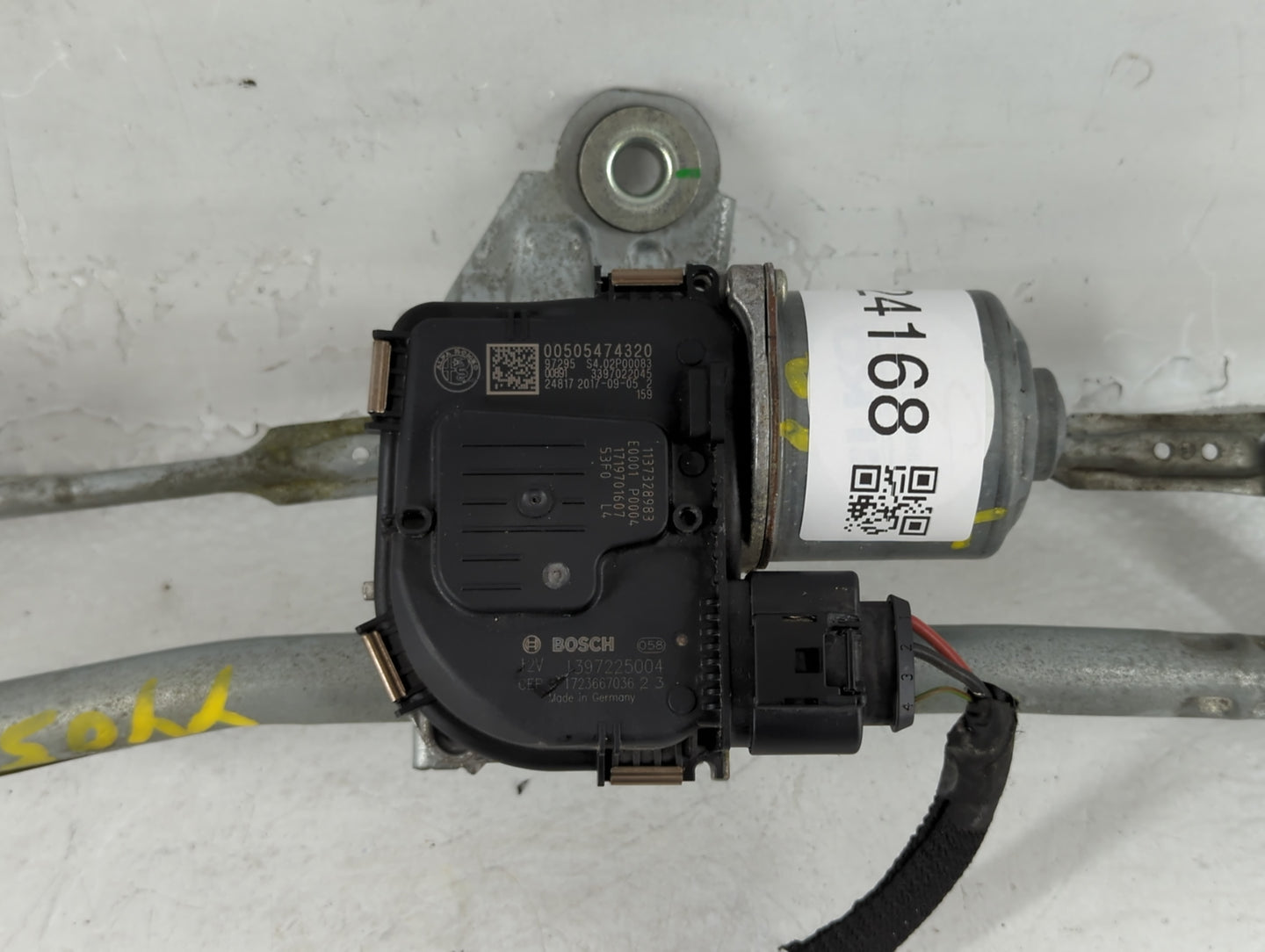 2018 Alfa Romeo Giulia Front Windshield Wiper Motor P/N:1137328983 1397225004 Fits OEM Used Auto Parts - Oemusedautoparts1.c