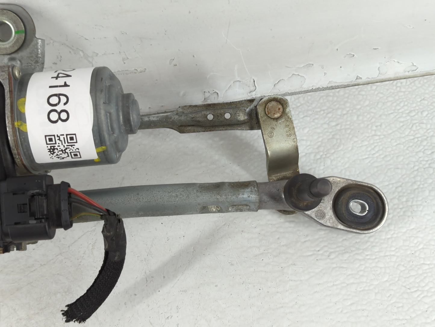 2018 Alfa Romeo Giulia Front Windshield Wiper Motor P/N:1137328983 1397225004 Fits OEM Used Auto Parts - Oemusedautoparts1.c