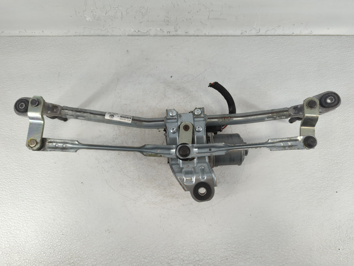 2018 Alfa Romeo Giulia Front Windshield Wiper Motor P/N:1137328983 1397225004 Fits OEM Used Auto Parts - Oemusedautoparts1.c