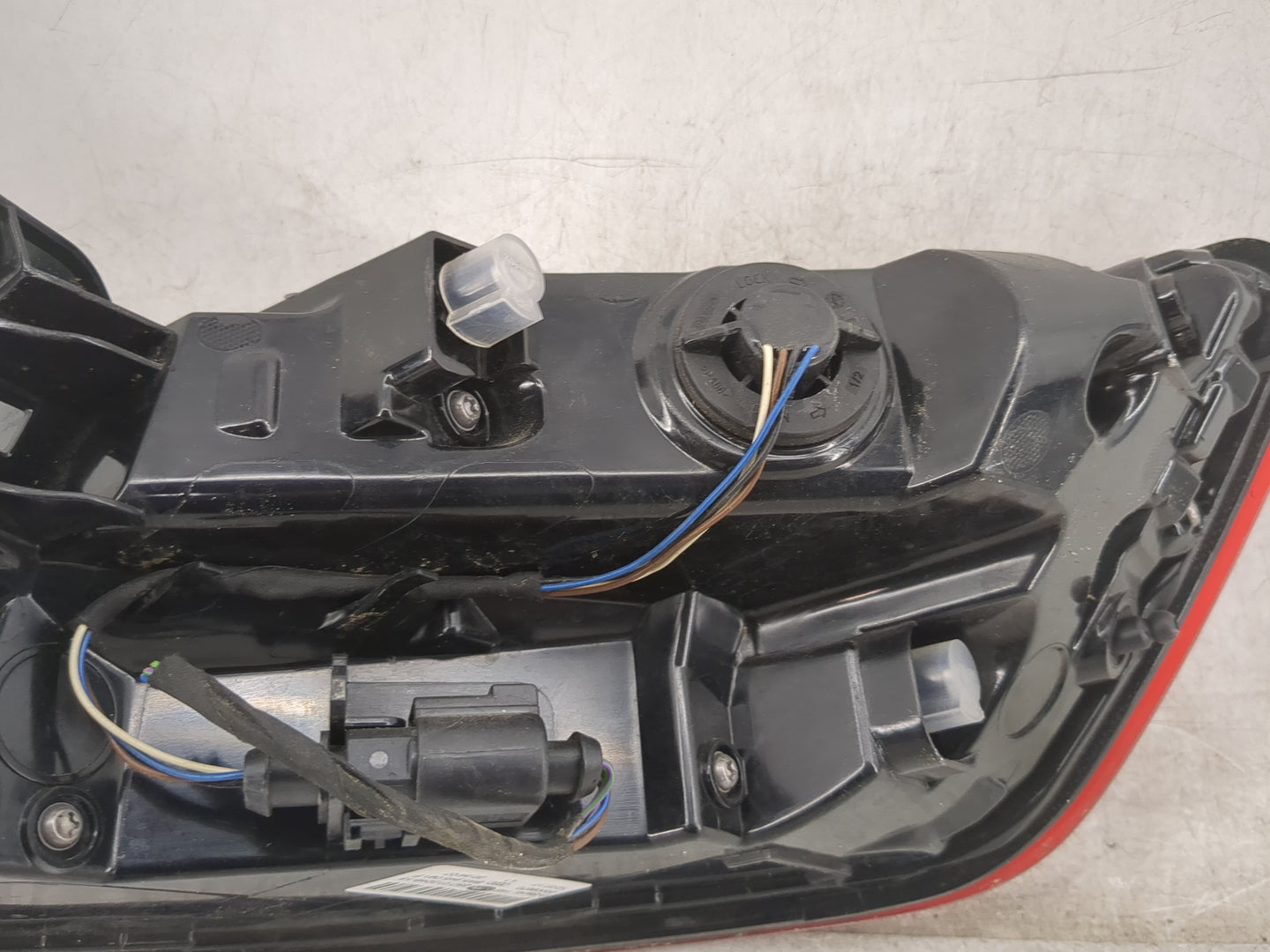 2017-2019 Audi A4 Tail Light Assembly Driver Left OEM P/N:8W5 945 091 F Fits Fits 2017 2018 2019 OEM Used Auto Parts - Oemus