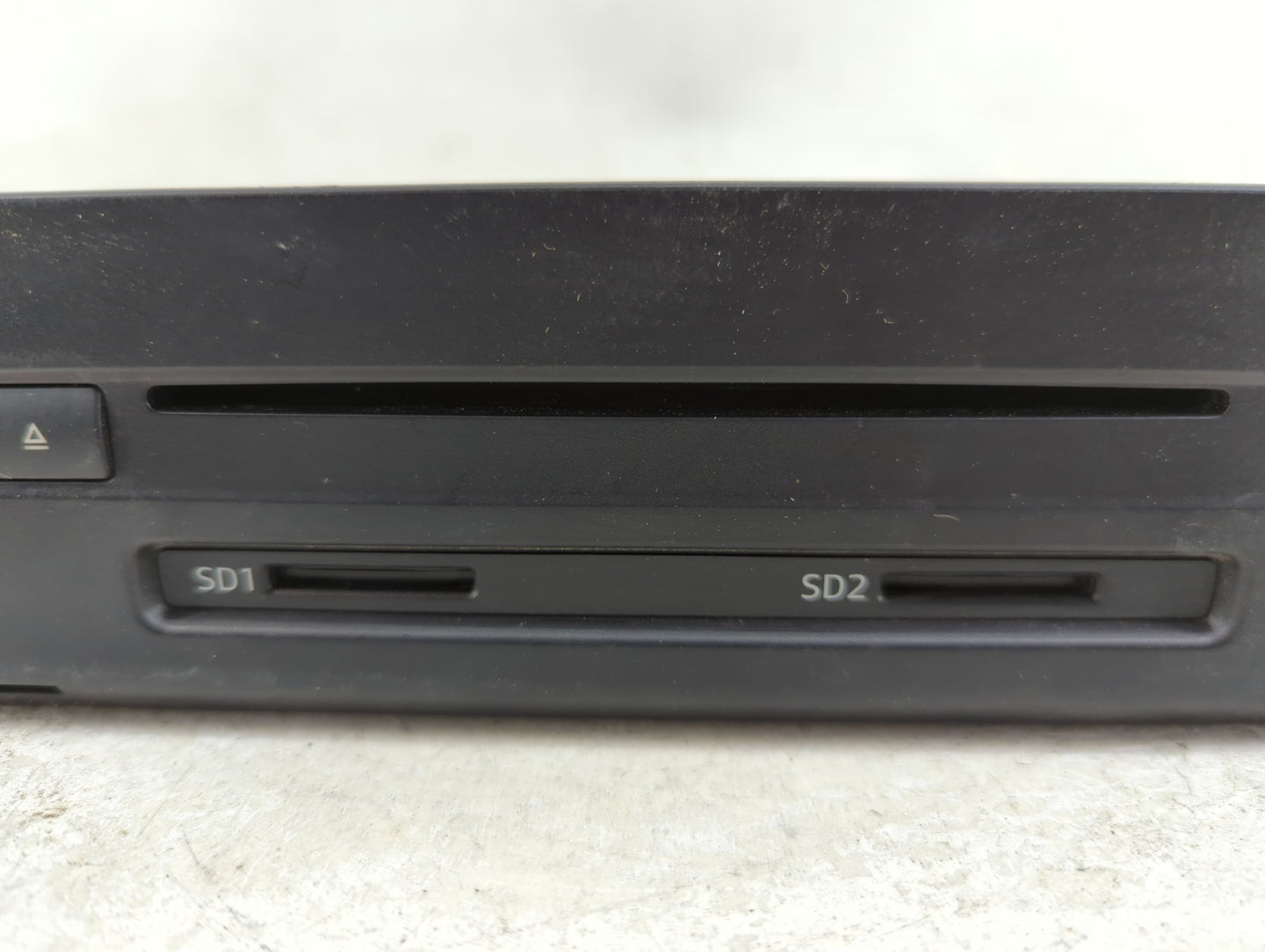2017-2019 Audi A4 Radio AM FM Cd Player Receiver Replacement P/N:8W0 035 652 C Fits Fits 2017 2018 2019 OEM Used Auto Parts 