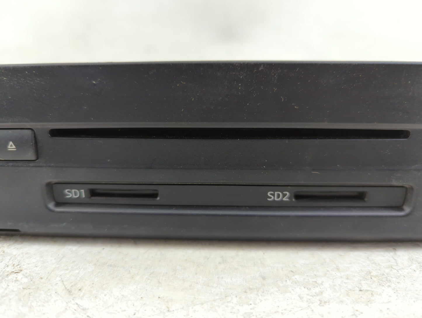 2017-2019 Audi A4 Radio AM FM Cd Player Receiver Replacement P/N:8W0 035 652 C Fits Fits 2017 2018 2019 OEM Used Auto Parts 