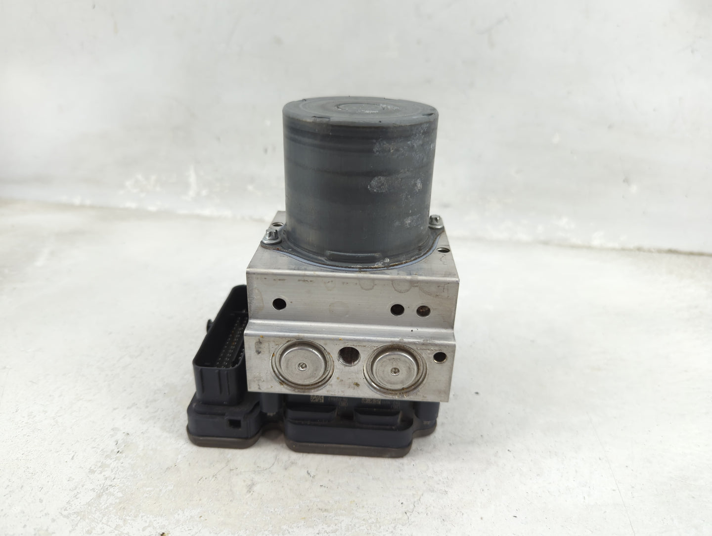 2018 Audi A5 ABS Pump Control Module Replacement P/N:8W0 907 379 M Fits OEM Used Auto Parts - Oemusedautoparts1.com