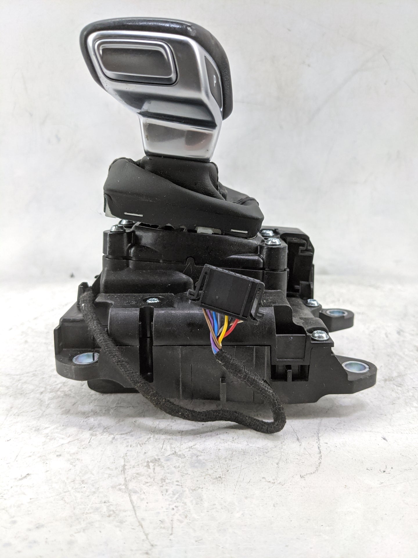 2018 Audi A5 Floor Console Assembly Shifter 1478420 - Oemusedautoparts1.com
