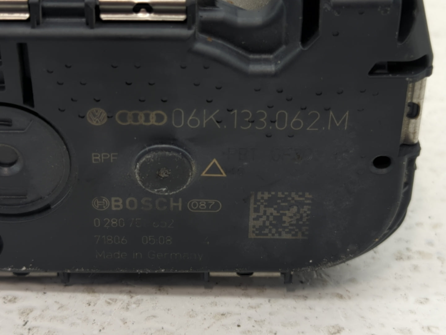 2018 Audi A5 Throttle Body P/N:06K 133 062 AK 06K 133 062 M, 06K 133 062 J Fits Fits 2017 2019 2020 2021 2022 OEM Used Auto 