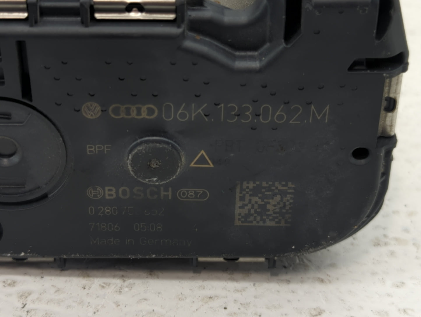 2018 Audi A5 Throttle Body P/N:06K 133 062 AK 06K 133 062 M, 06K 133 062 J Fits Fits 2017 2019 2020 2021 2022 OEM Used Auto 