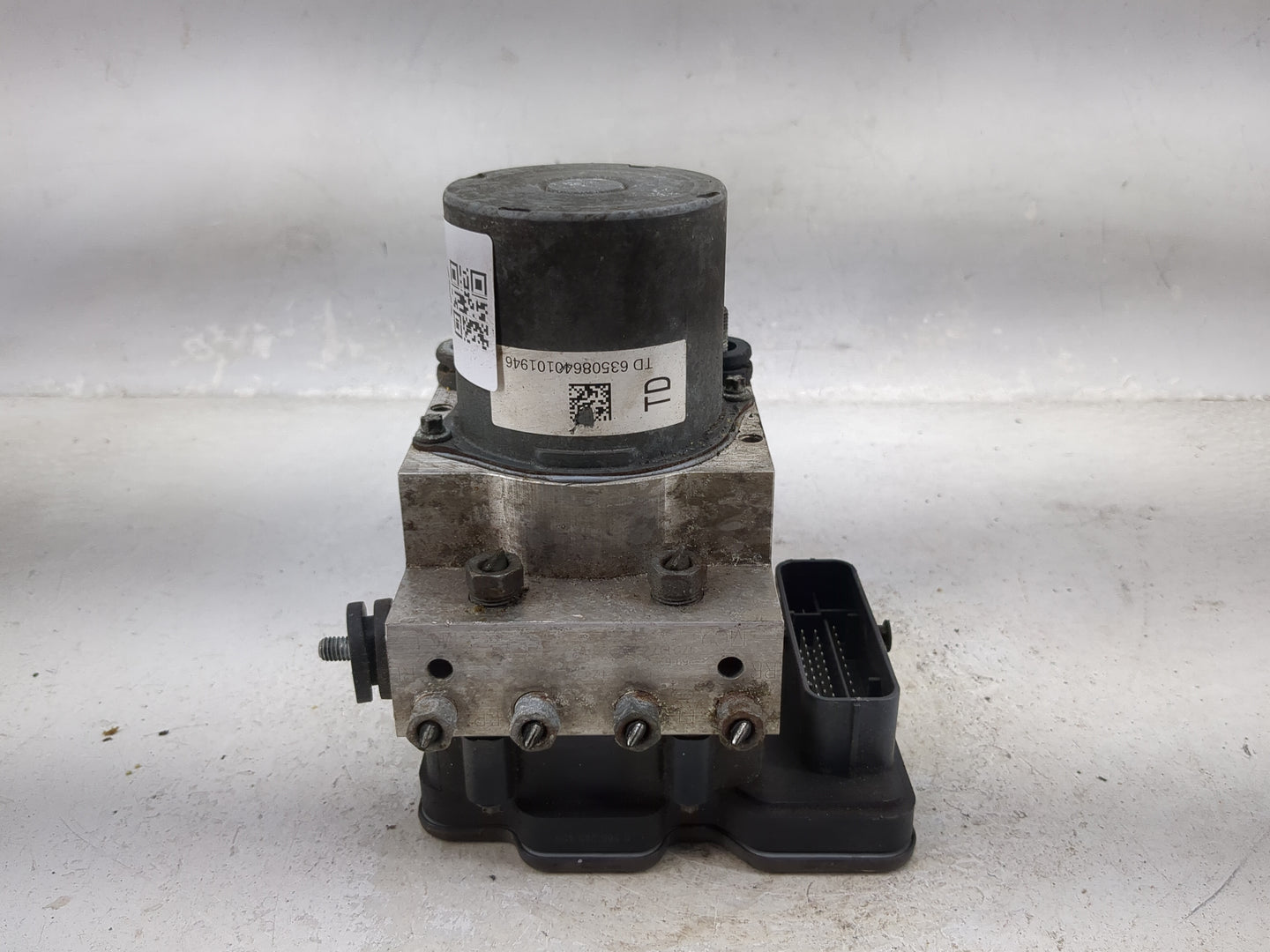 2018 Audi A6 ABS Pump Control Module Replacement P/N:TD63508640101946 Fits OEM Used Auto Parts - Oemusedautoparts1.com