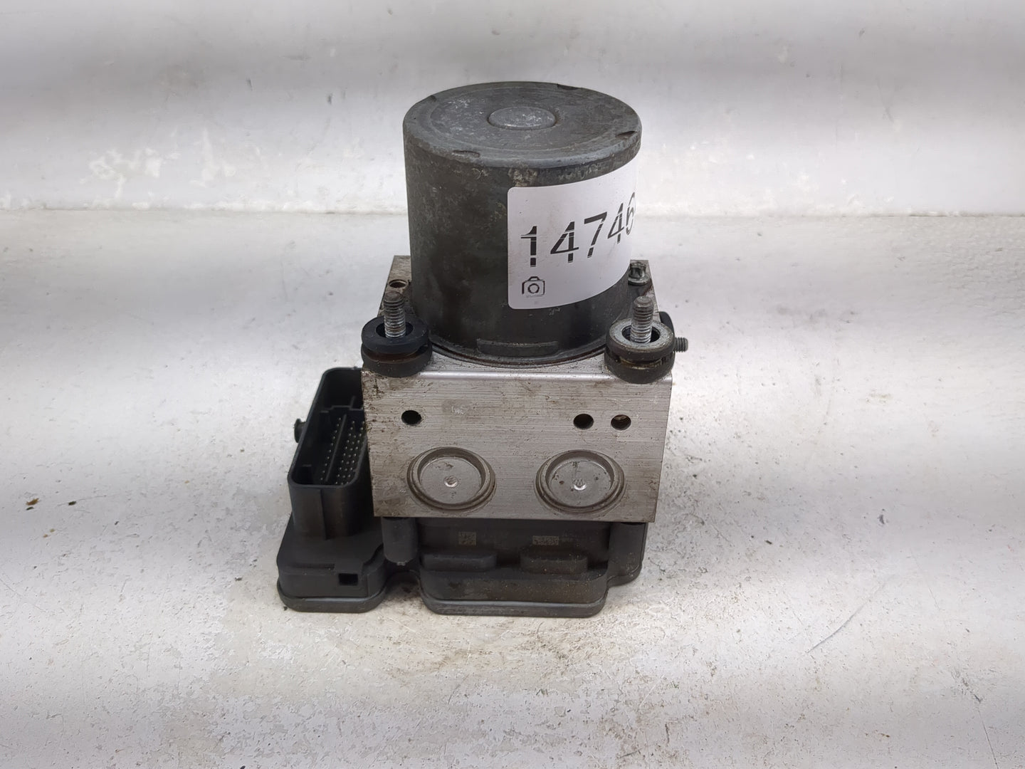 2018 Audi A6 ABS Pump Control Module Replacement P/N:TD63508640101946 Fits OEM Used Auto Parts - Oemusedautoparts1.com