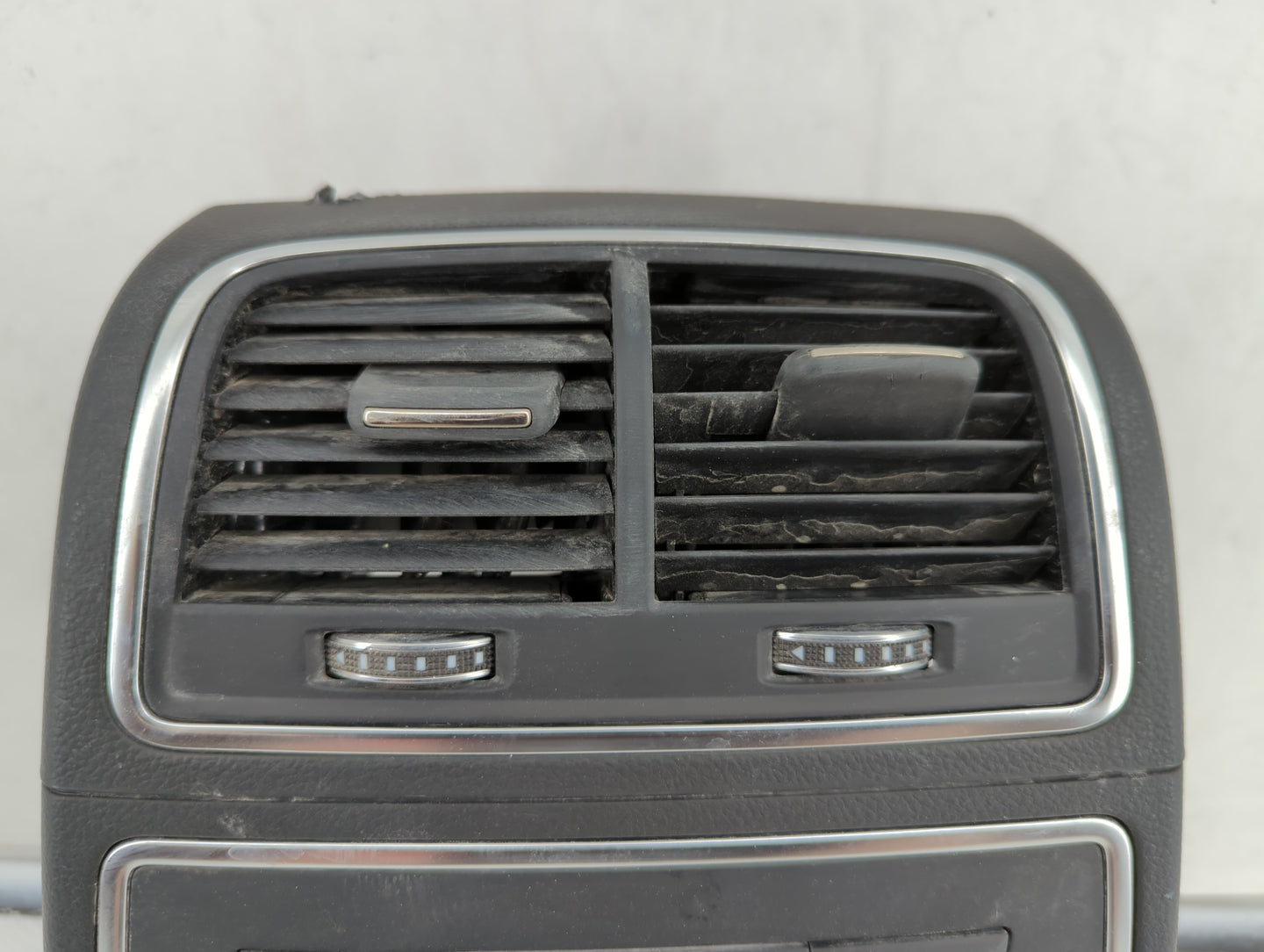 2018 Audi A6 REAR CENTER CONSOLE POWER OUTLET AIR VENT HEAT CONTROL PANEL - Oemusedautoparts1.com