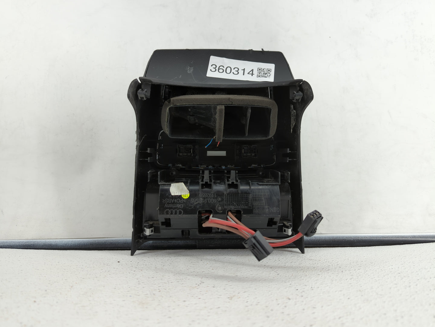 2018 Audi A6 REAR CENTER CONSOLE POWER OUTLET AIR VENT HEAT CONTROL PANEL - Oemusedautoparts1.com