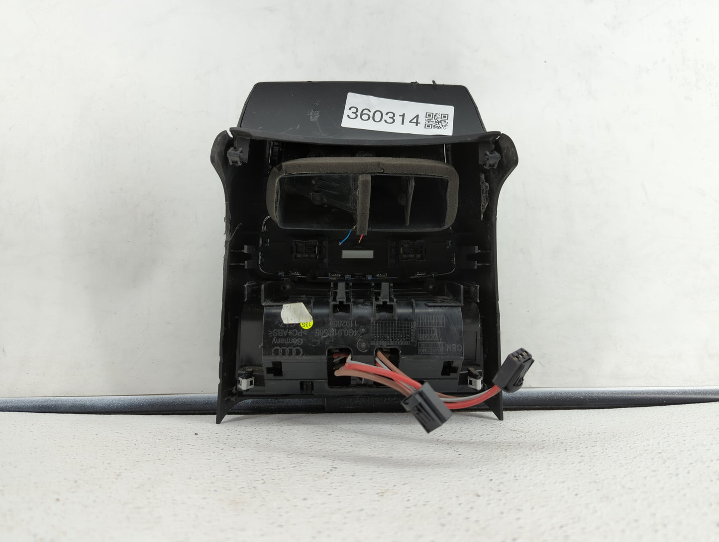 2018 Audi A6 REAR CENTER CONSOLE POWER OUTLET AIR VENT HEAT CONTROL PANEL - Oemusedautoparts1.com