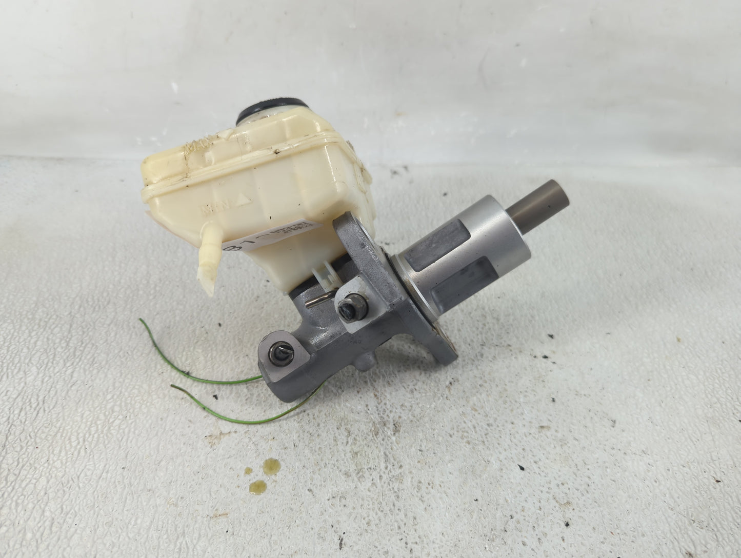 2016-2016 Audi A8 Brake Master Cylinder - Oemusedautoparts1.com