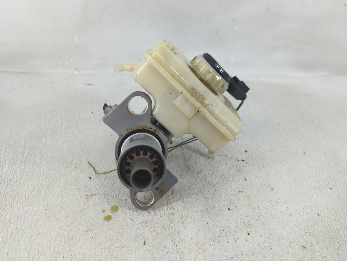 2016-2016 Audi A8 Brake Master Cylinder - Oemusedautoparts1.com