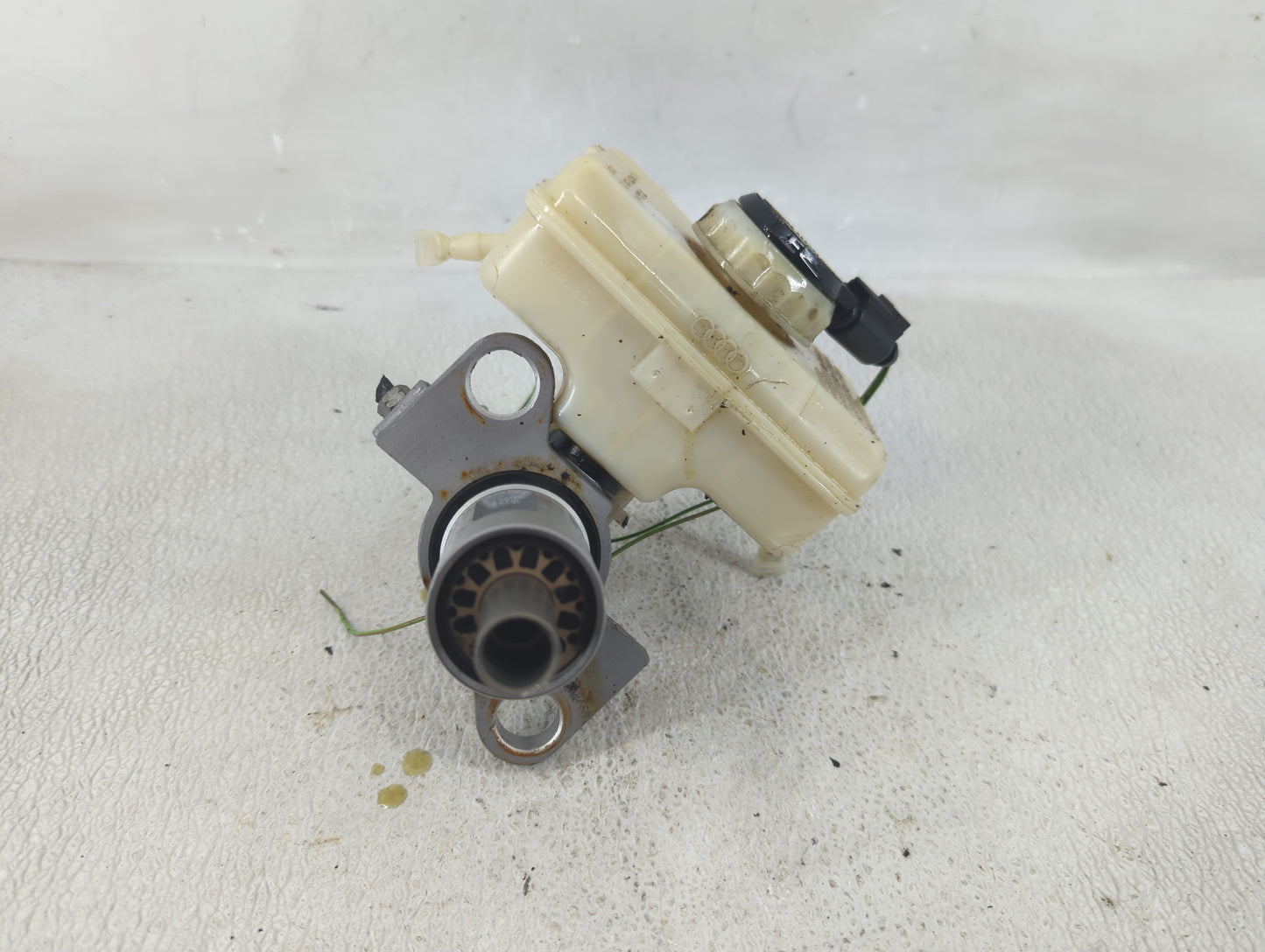 2016-2016 Audi A8 Brake Master Cylinder - Oemusedautoparts1.com
