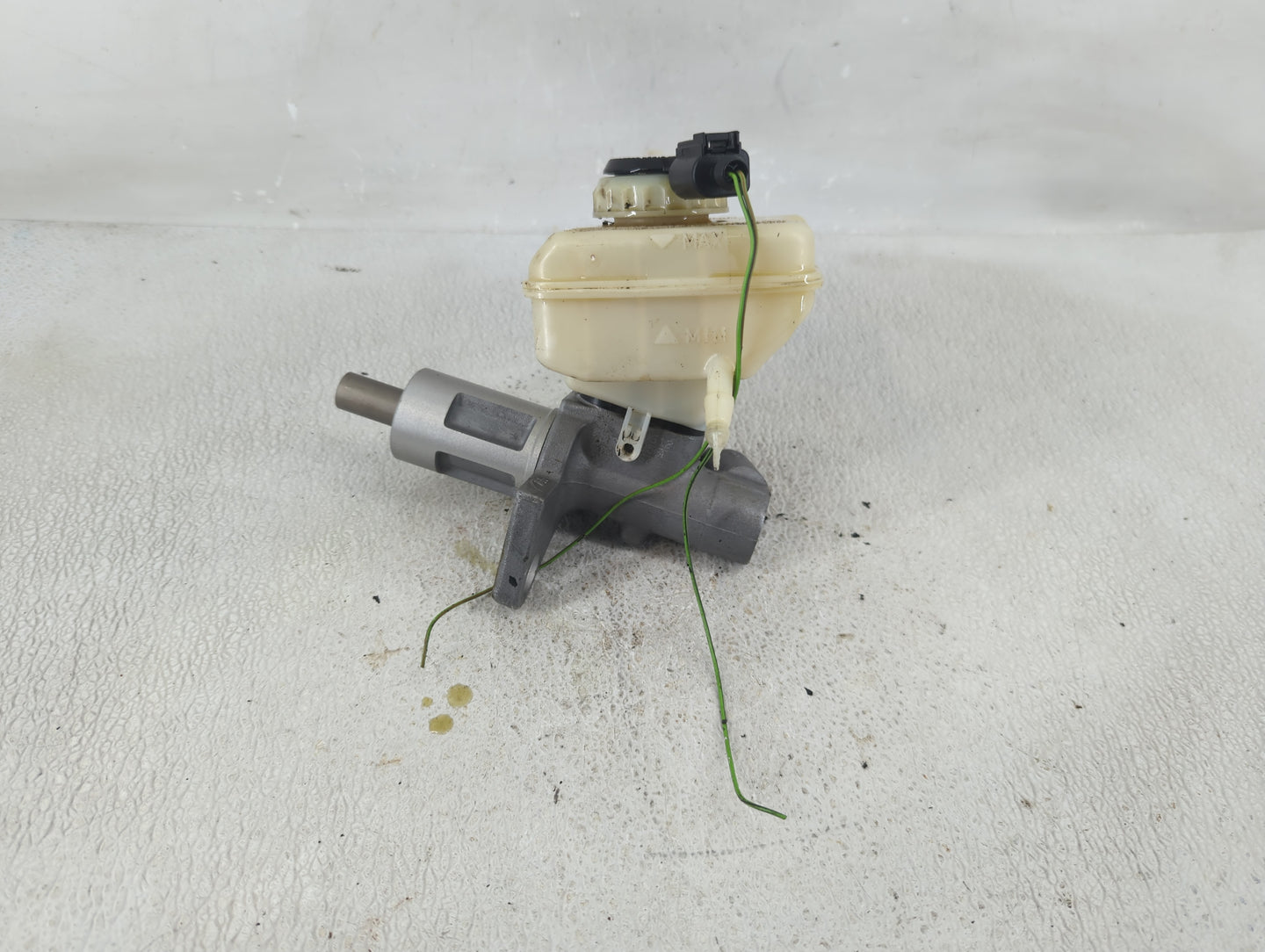 2016-2016 Audi A8 Brake Master Cylinder - Oemusedautoparts1.com