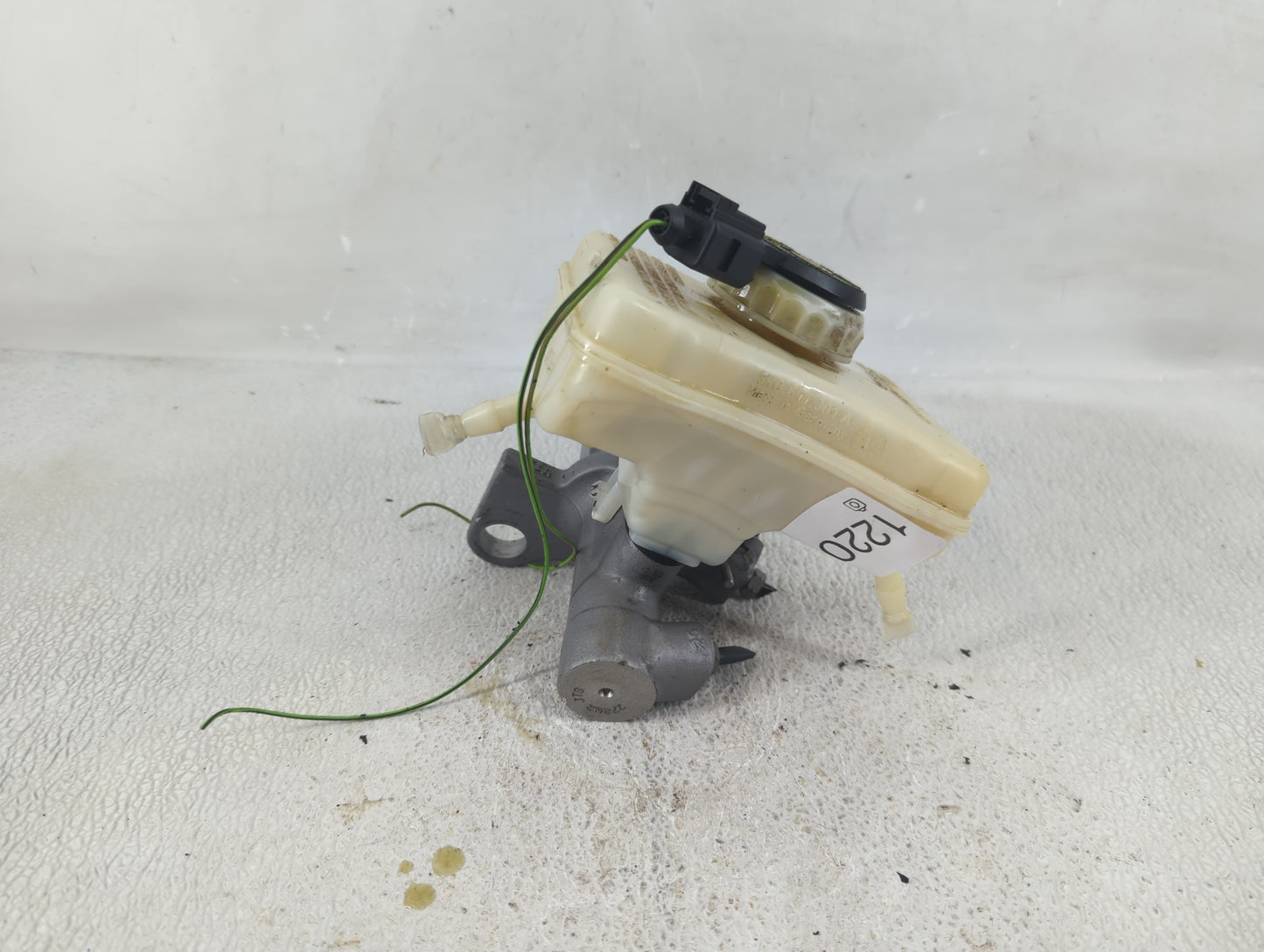 2016-2016 Audi A8 Brake Master Cylinder - Oemusedautoparts1.com