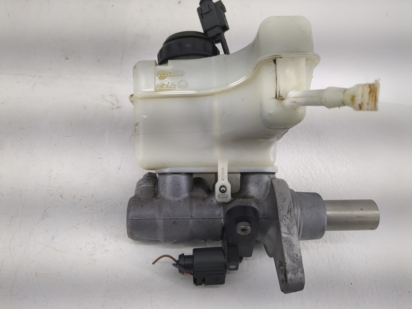 2017-2018 Audi Q3 Brake Master Cylinder 1220636 - Oemusedautoparts1.com
