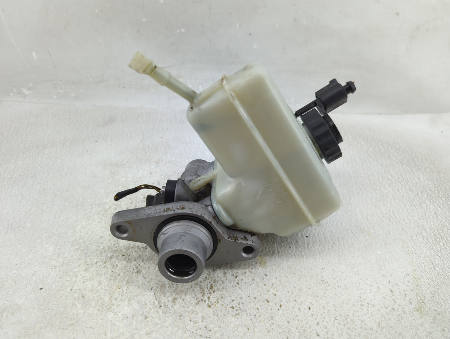 2017-2018 Audi Q3 Brake Master Cylinder - Oemusedautoparts1.com