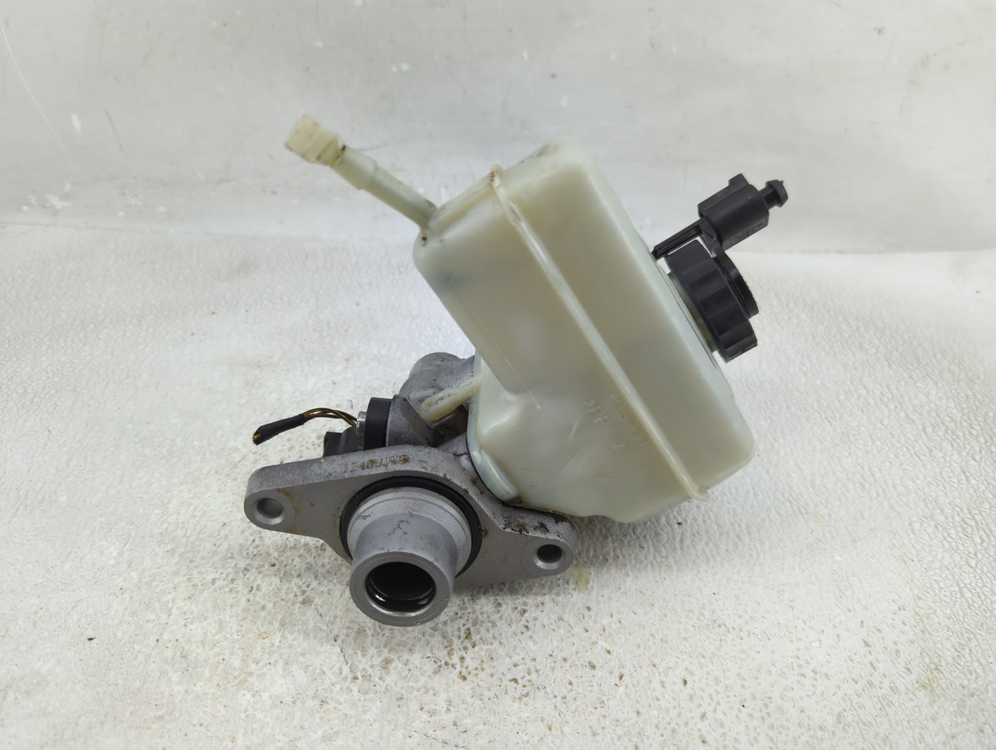 2017-2018 Audi Q3 Brake Master Cylinder - Oemusedautoparts1.com