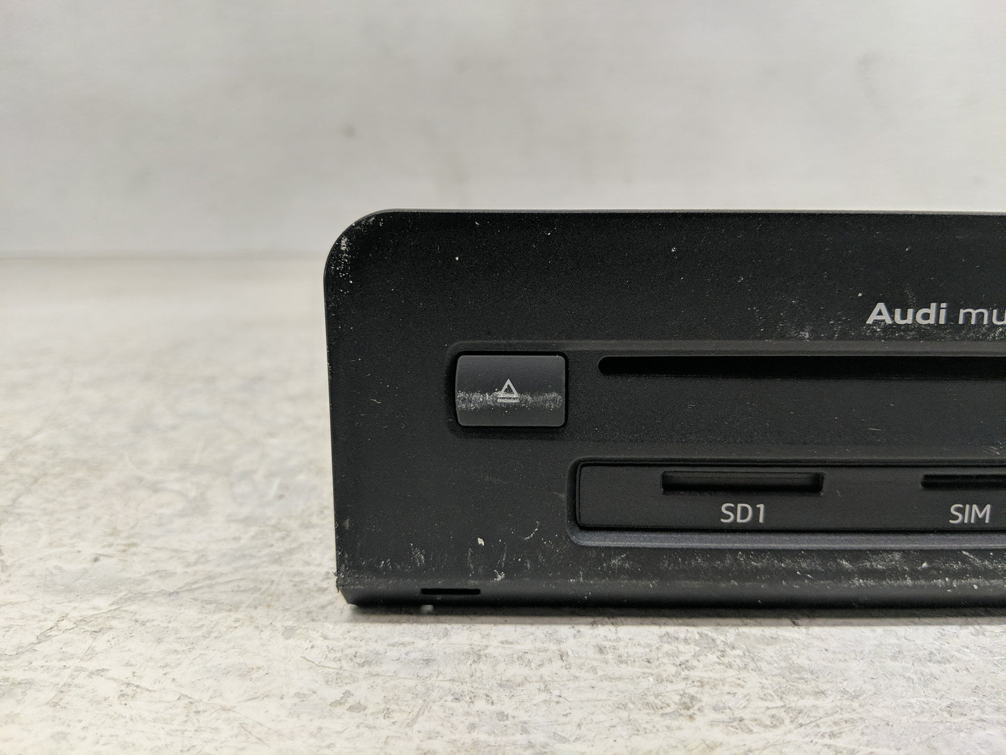 2018 Audi Q5 Radio AM FM Cd Player Receiver Replacement P/N:8W5 035 880 0918 Fits OEM Used Auto Parts - Oemusedautoparts1.co