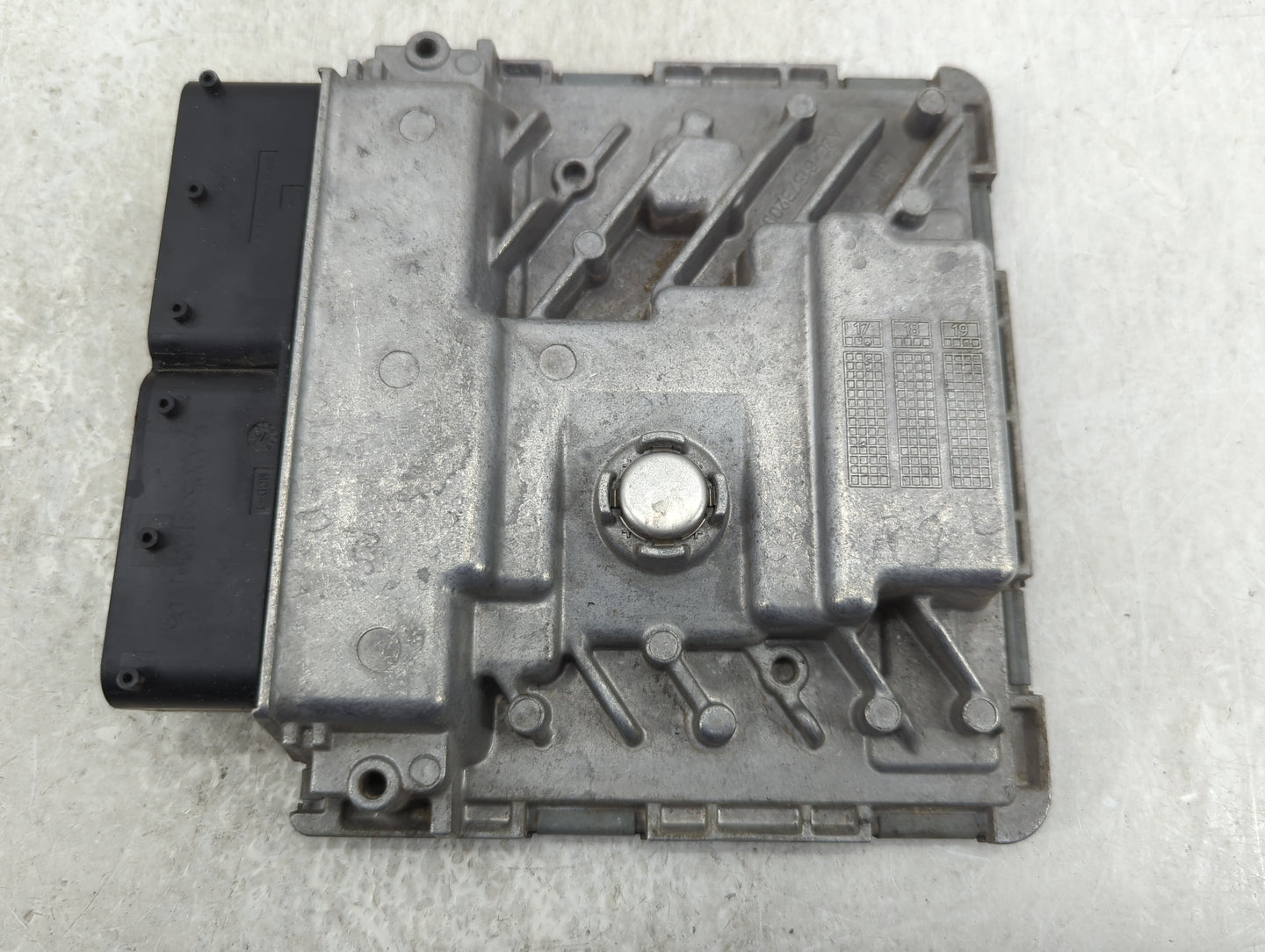 2018-2020 Audi Q5 PCM Engine Control Computer ECU ECM PCU OEM P/N:8W0-906-259-J Fits Fits 2018 2019 2020 OEM Used Auto Parts