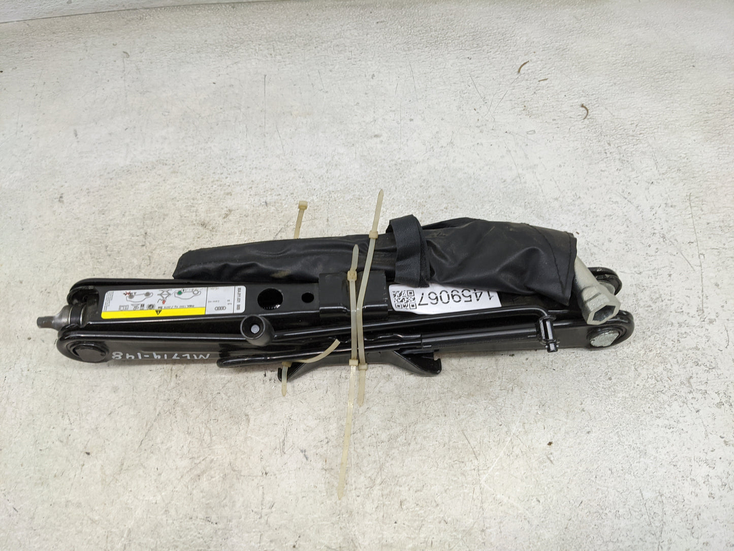 2018 Audi Q5 Spare Scissor Car Jack - Oemusedautoparts1.com