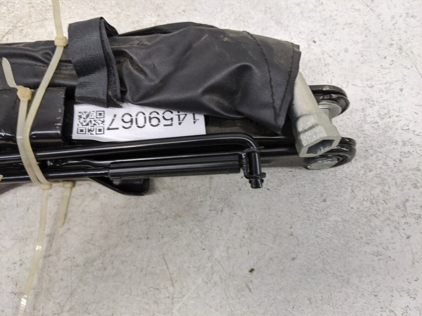 2018 Audi Q5 Spare Scissor Car Jack - Oemusedautoparts1.com