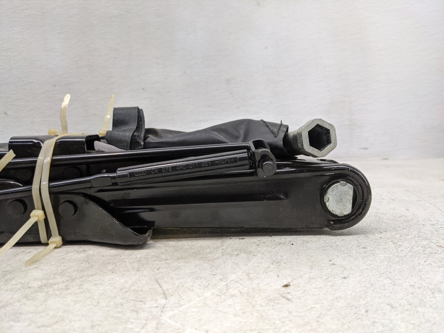 2018 Audi Q5 Spare Scissor Car Jack - Oemusedautoparts1.com