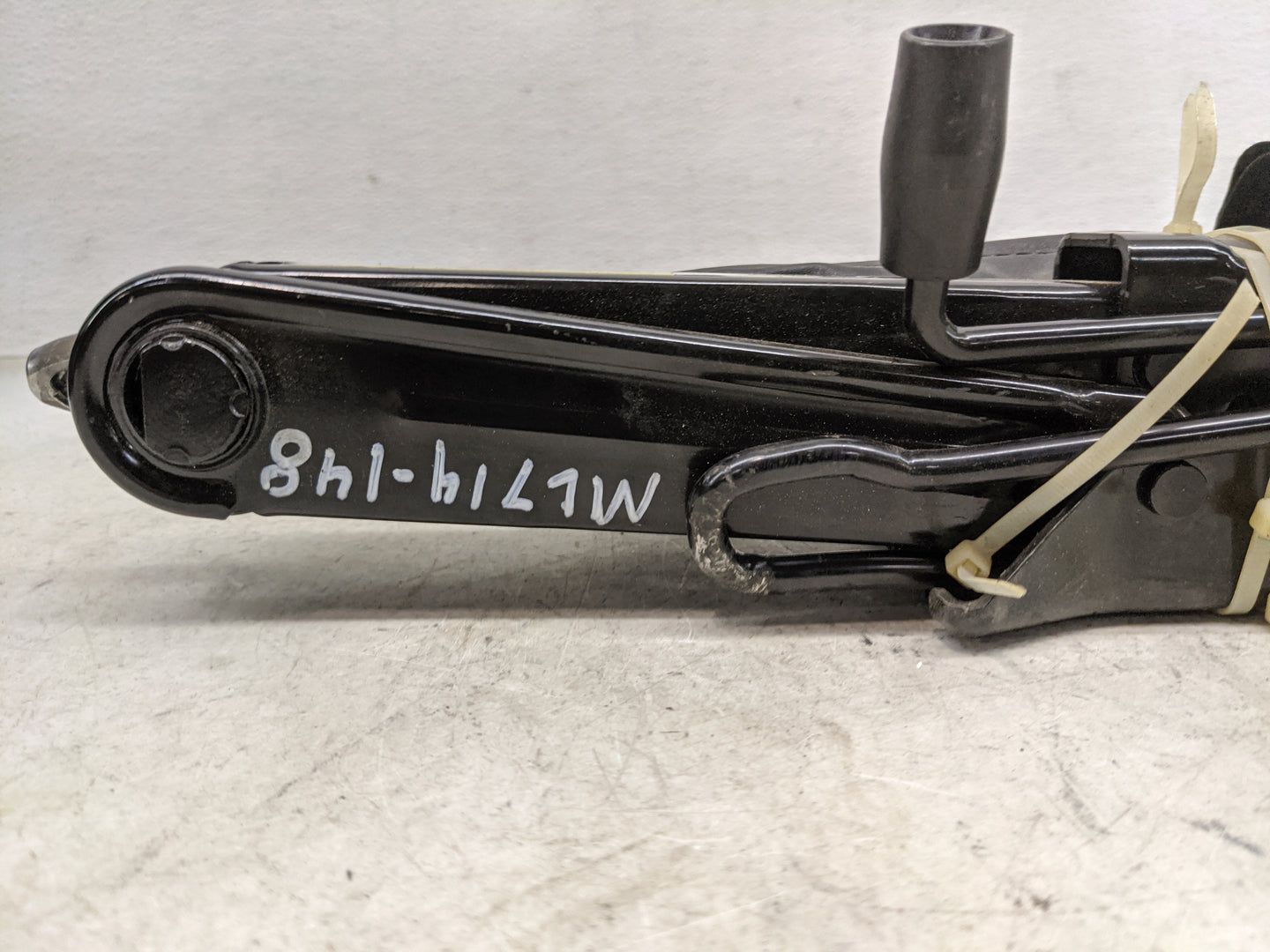 2018 Audi Q5 Spare Scissor Car Jack - Oemusedautoparts1.com