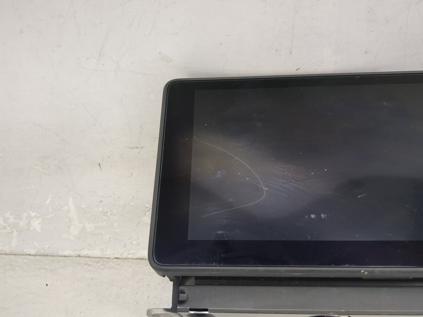 2018-2020 Audi Q5 Information Display Screen 1469696 - Oemusedautoparts1.com