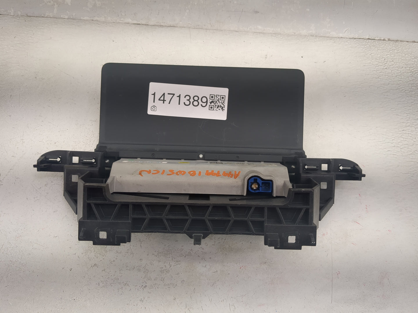 2018 Audi Q5 Information Display Screen 1471389 - Oemusedautoparts1.com