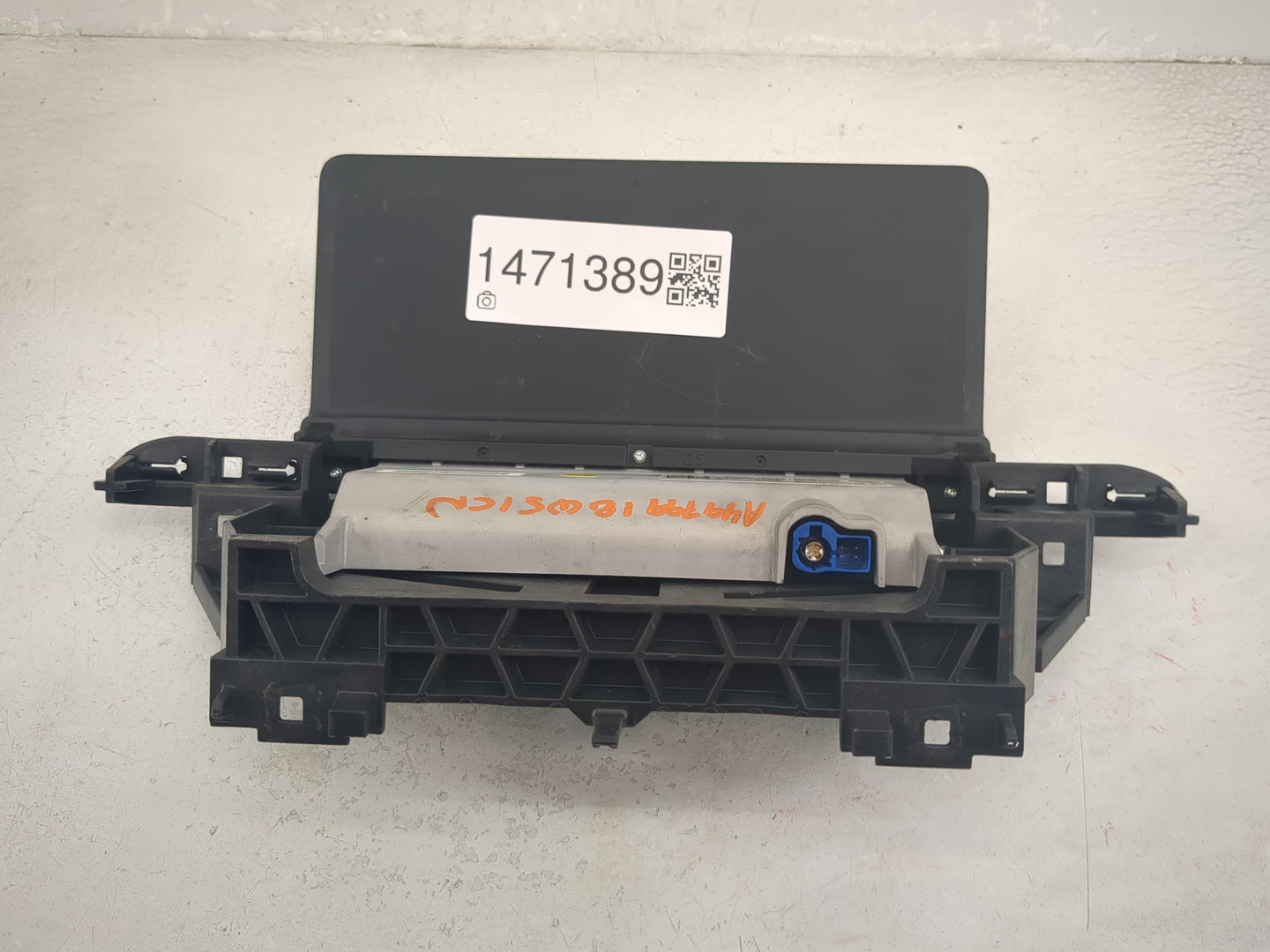 2018 Audi Q5 Information Display Screen 1471389 - Oemusedautoparts1.com