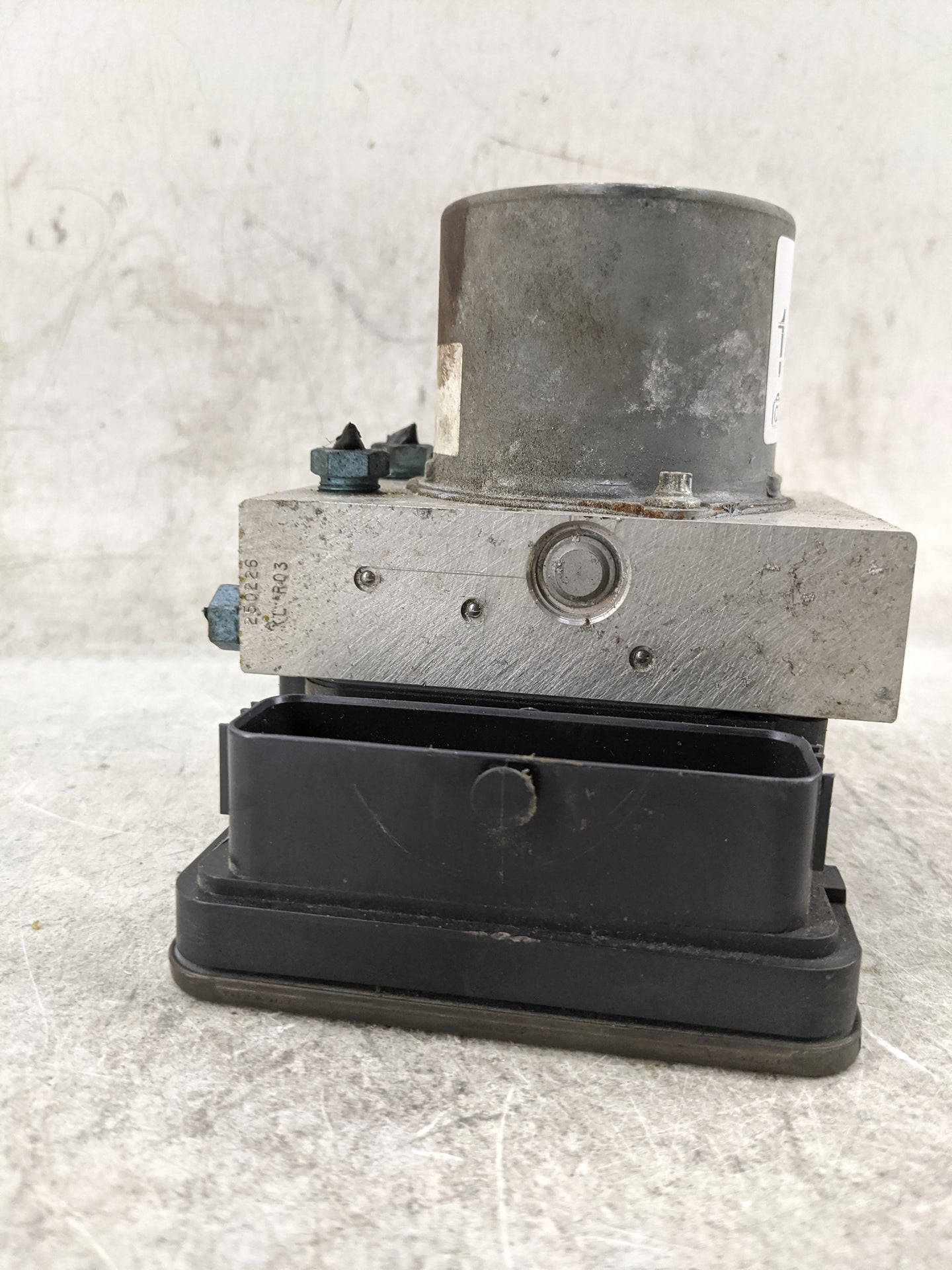 2018-2021 Audi Q5 ABS Pump Control Module Replacement P/N:80A907379B 80A907379, 0265956658 Fits Fits 2018 2019 2020 2021 OEM