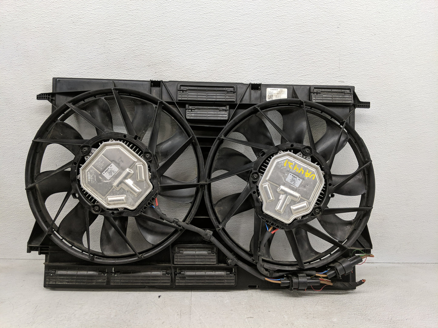 2017-2022 Audi Q7 Electric Radiator Cooling Fan Motor Assembly P/N:8W0 121 003 D 0 130 707 411 Fits OEM Used Auto Parts - Oe